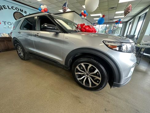 Used 2022 Ford Explorer ST-Line w/ Class IV Trailer Tow Package image 15