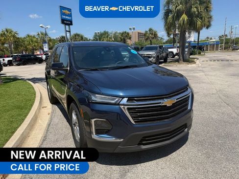 Used 2023 Chevrolet Traverse LS FWD image 2