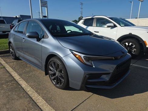 Used 2026 Toyota Corolla SE FWD image 1