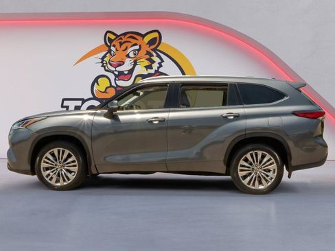 Used 2023 Toyota Highlander Platinum AWD/4WD image 9