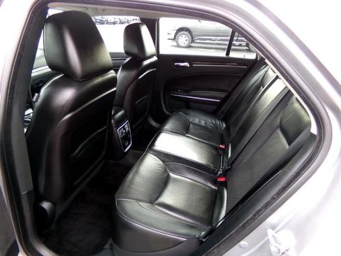 Used 2018 Chrysler 300 Limited image 29