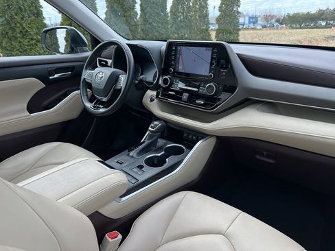 Certified 2020 Toyota Highlander XLE image 38