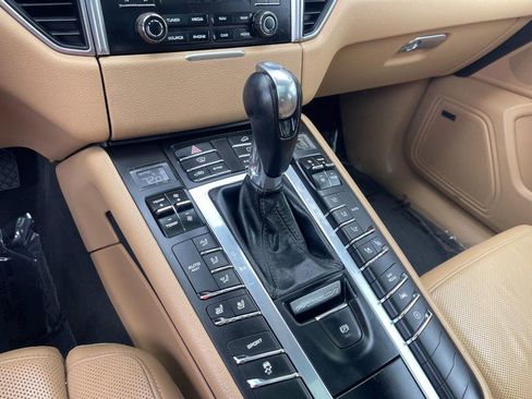 Used 2017 Porsche Macan AWD/4WD image 33