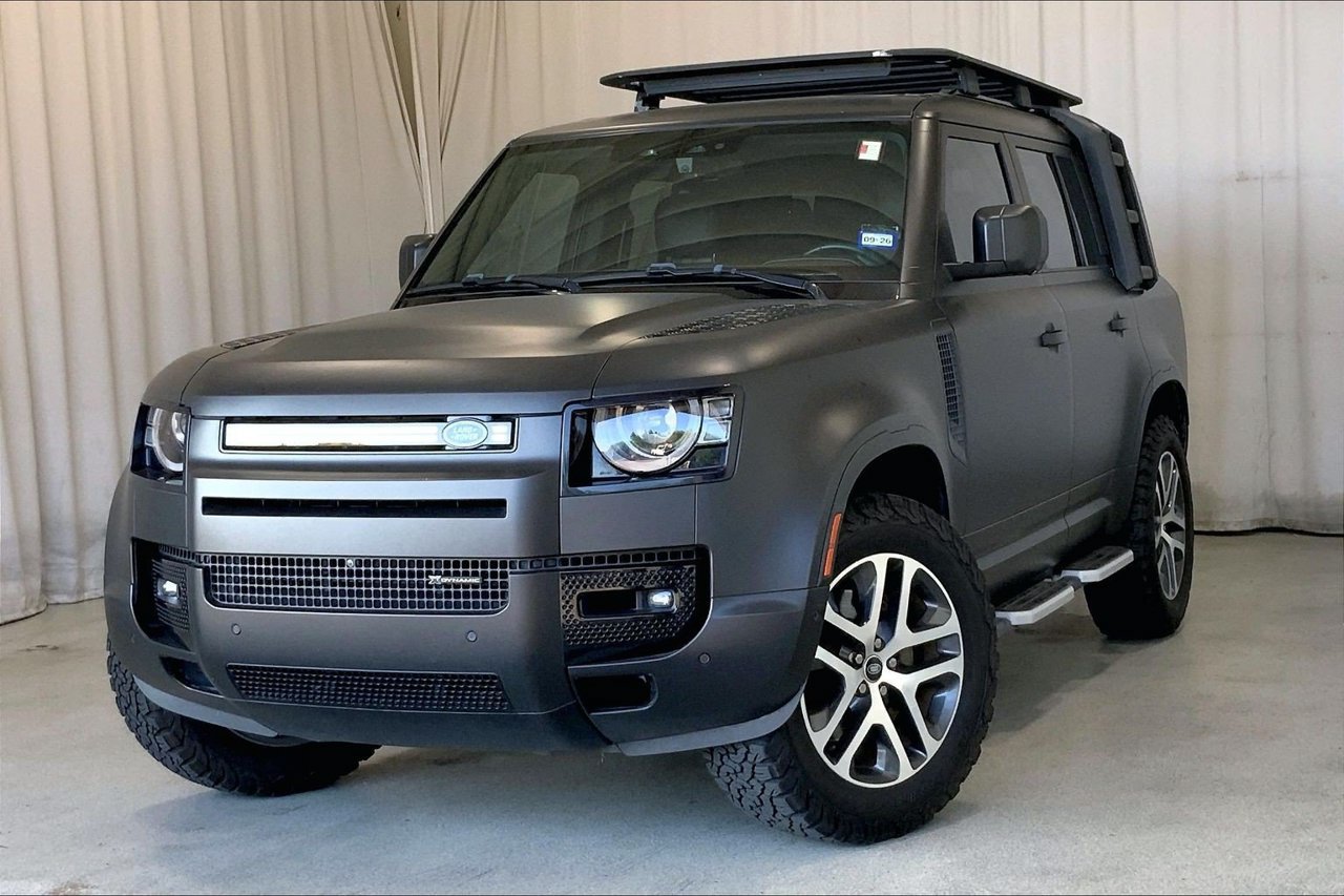 Used 2023 Land Rover Defender 130 X-Dynamic SE AWD/4WD image 2