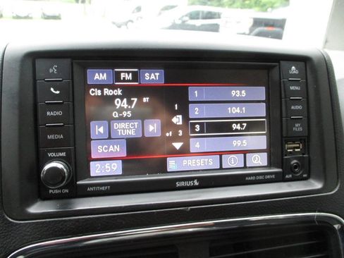 Used 2016 Dodge Grand Caravan SXT w/ Rear Park Assist Package FWD image 21