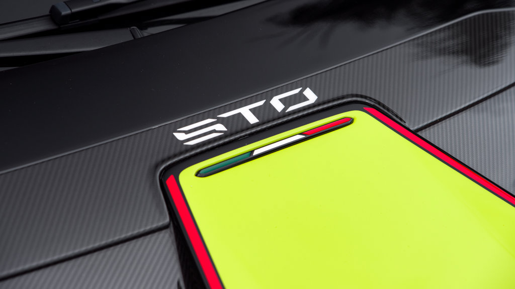 Used 2022 Lamborghini Huracan STO RWD image 37