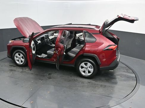 Used 2020 Toyota RAV4 XLE image 37