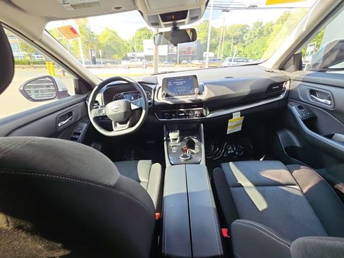 Used 2026 Nissan Rogue SV AWD/4WD image 16
