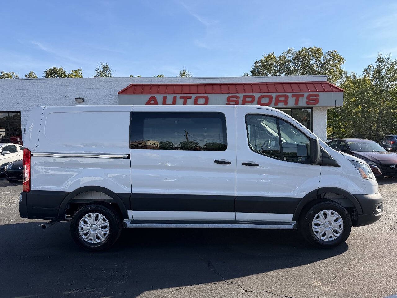 Used 2025 Ford Transit 250 Low Roof w/ Exterior Upgrade Package RWD image 4