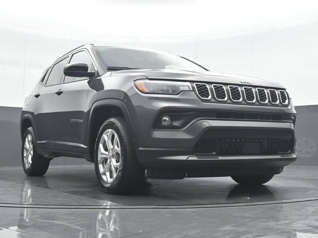 Used 2024 Jeep Compass Latitude AWD/4WD image 33