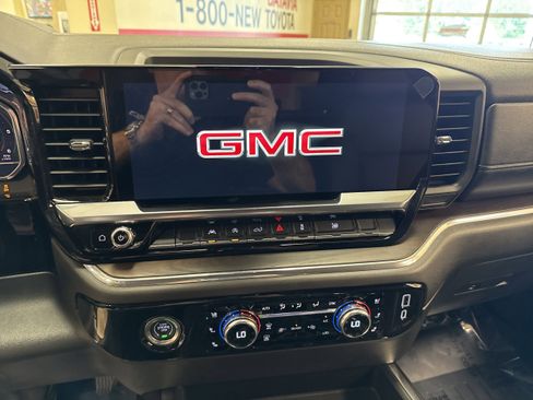 Used 2023 GMC Sierra 1500 SLT w/ SLT Premium Package image 34