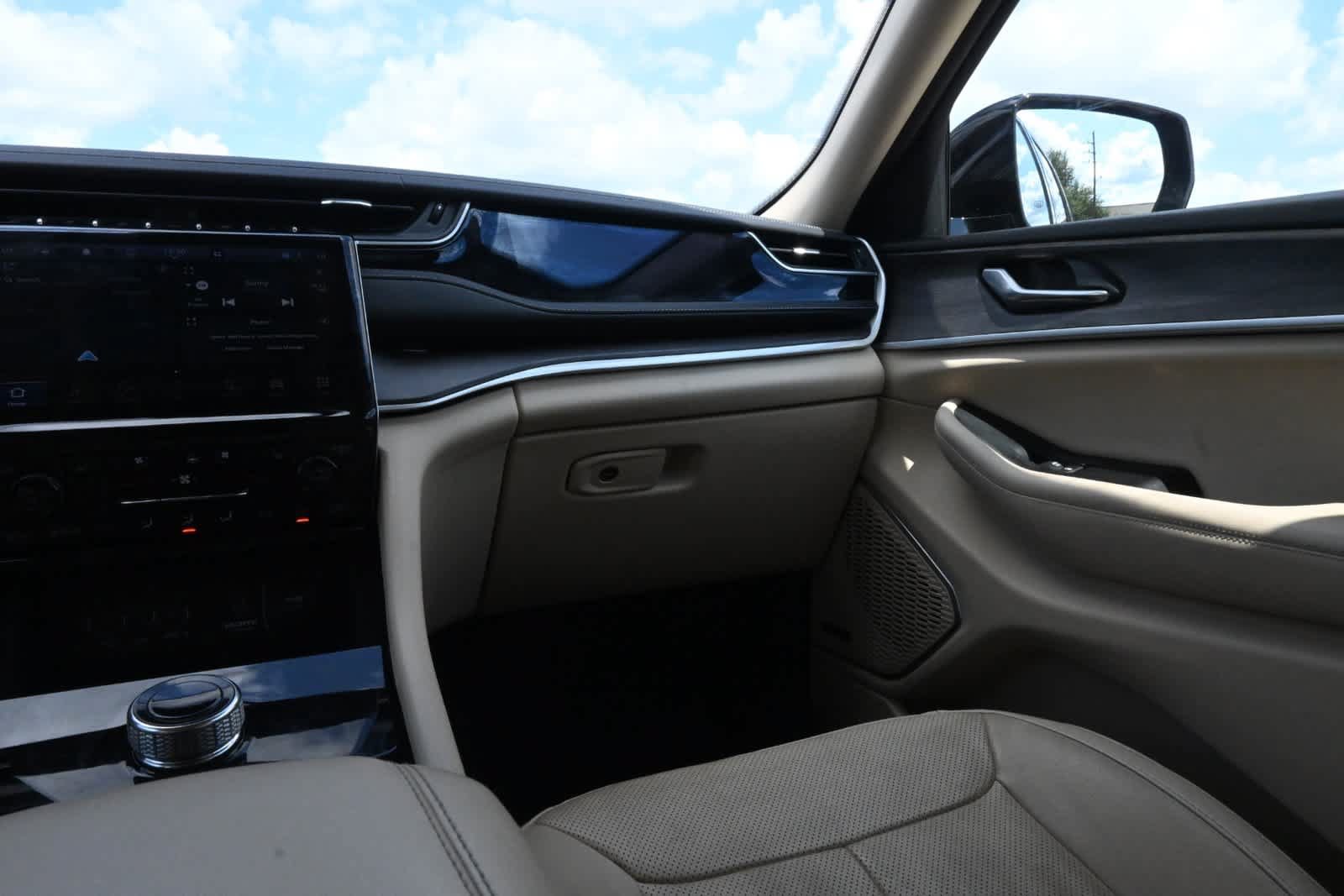 Used 2022 Jeep Grand Cherokee Limited w/ Luxury Tech Group II RWD image 8