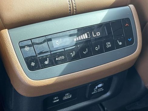 Used 2025 Nissan Pathfinder Platinum FWD image 21