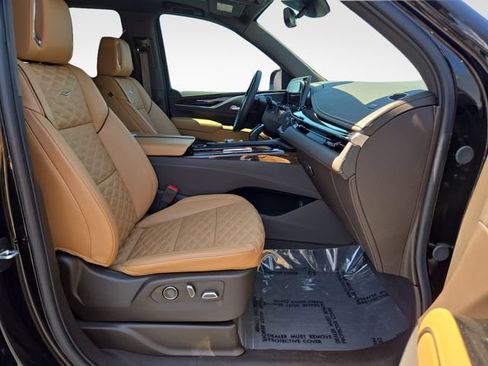 Used 2024 Cadillac Escalade Premium Luxury AWD/4WD image 41