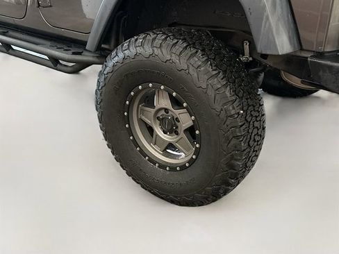 Used 2016 Jeep Wrangler Unlimited Rubicon w/ Connectivity Group AWD/4WD image 27
