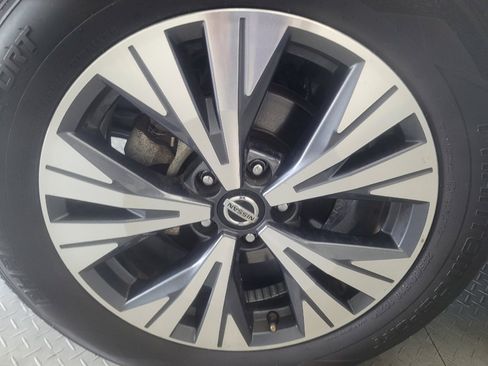 Used 2021 Nissan Rogue SV FWD image 31