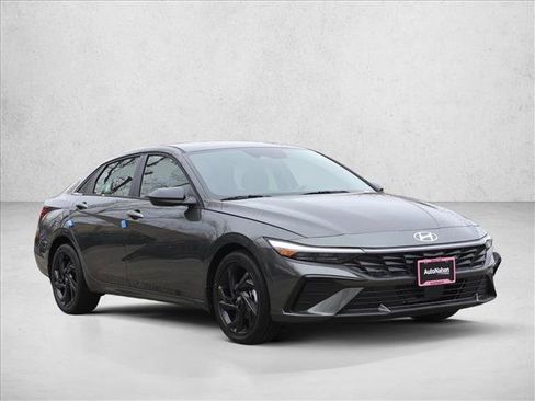 New 2026 Hyundai Elantra SEL Sport FWD image 3