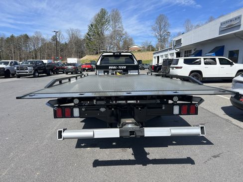 Used 2025 RAM 5500 2WD Regular Cab image 2