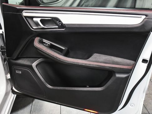 Used 2018 Porsche Macan GTS image 16