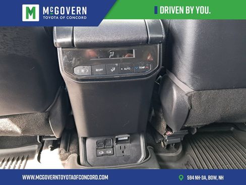 Used 2023 Toyota Highlander Limited AWD/4WD image 18