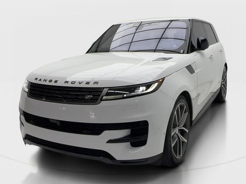 Used 2023 Land Rover Range Rover Sport SE AWD/4WD image 4
