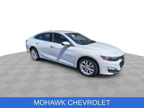 Used 2022 Chevrolet Malibu LT FWD image 2