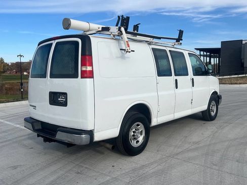 Used 2014 Chevrolet Express 2500 image 4