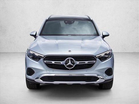 Used 2023 Mercedes-Benz GLC 300 4MATIC image 2