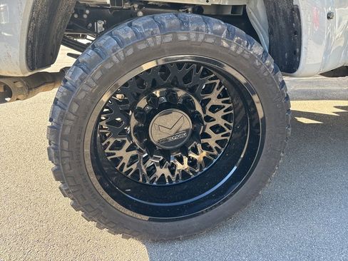 Used 2025 Ford F450 Lariat w/ FX4 Off-Road Package image 16