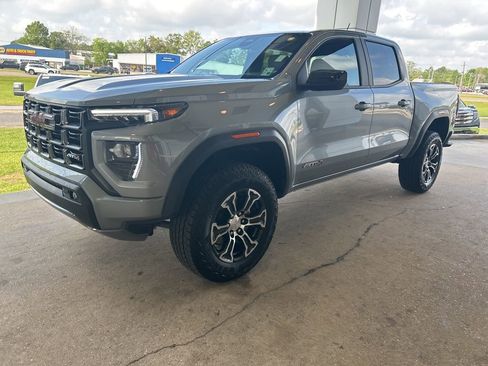 Used 2025 GMC Canyon AT4 w/ AT4 Premium Package image 4