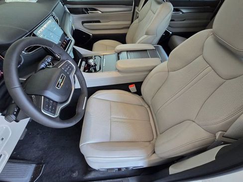 New 2026 Jeep Grand Wagoneer Limited AWD/4WD image 23