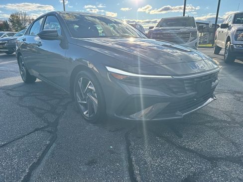Used 2025 Hyundai Elantra Sport image 8
