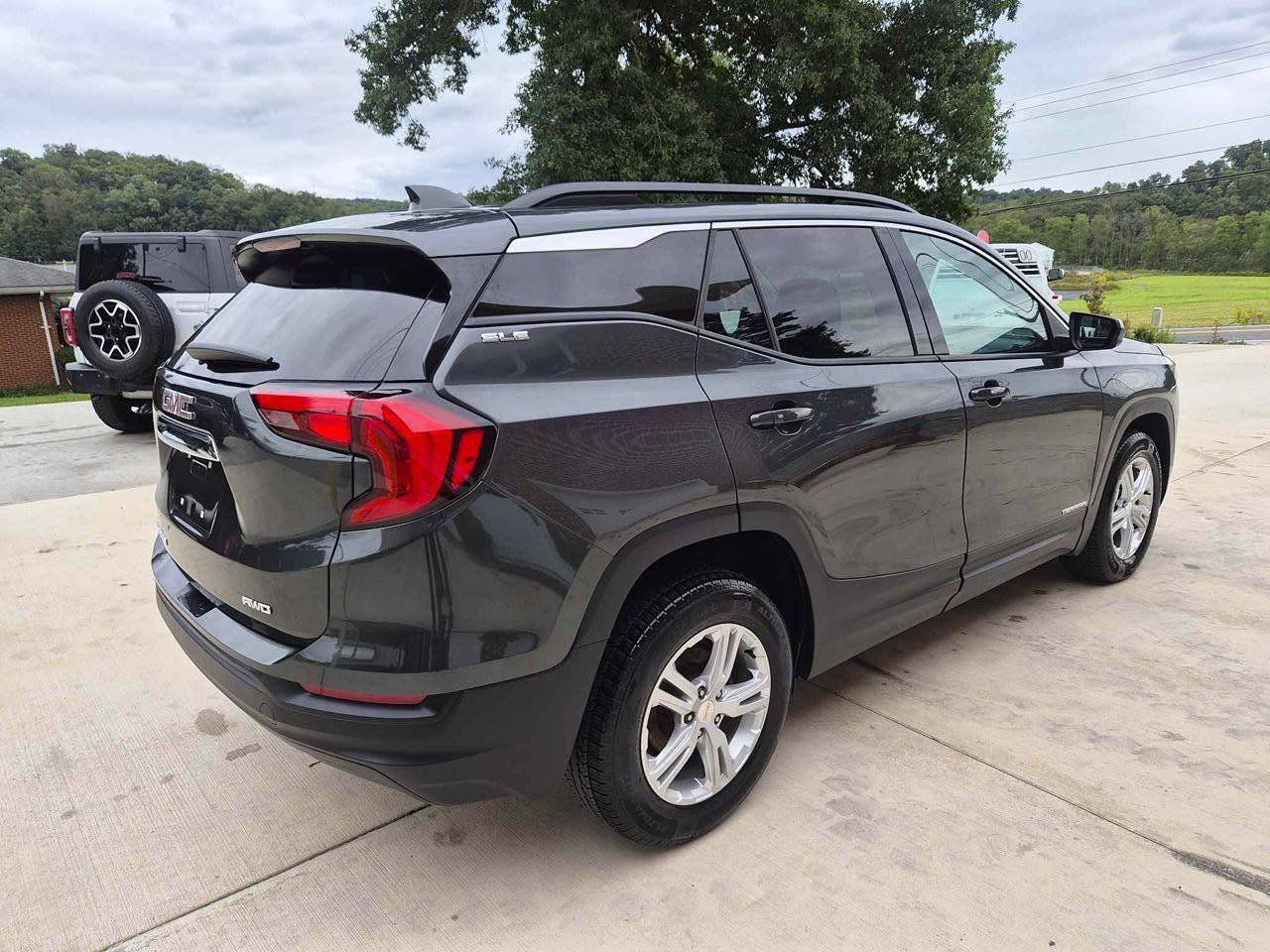 Used 2020 GMC Terrain SLE w/ Driver Convenience Package AWD/4WD image 4