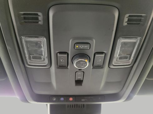 Used 2025 GMC Yukon XL Denali AWD/4WD image 19