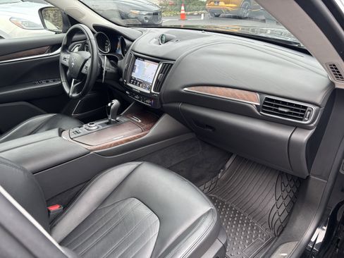 Used 2017 Maserati Levante S image 23