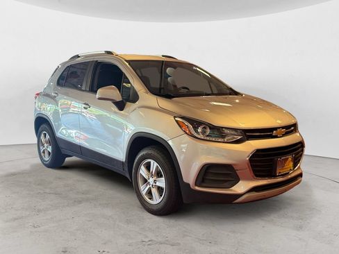 Used 2022 Chevrolet Trax LT w/ Driver Confidence Package AWD/4WD image 1
