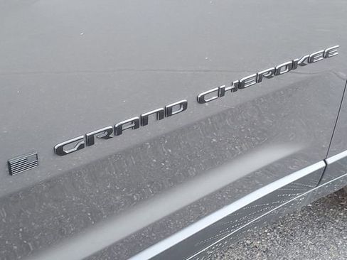 New 2025 Jeep Grand Cherokee L Altitude image 7