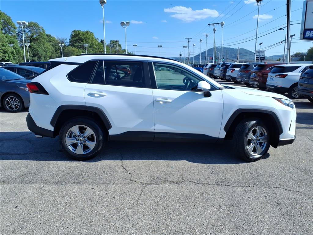 Used 2024 Toyota RAV4 XLE AWD/4WD image 3