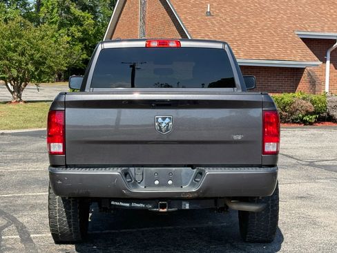 Used 2019 RAM 1500 Express RWD image 5