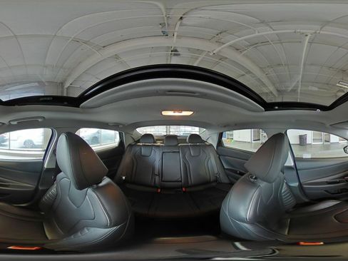 Used 2025 Hyundai Elantra Limited image 45