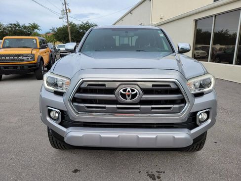 Used 2017 Toyota Tacoma Limited image 2