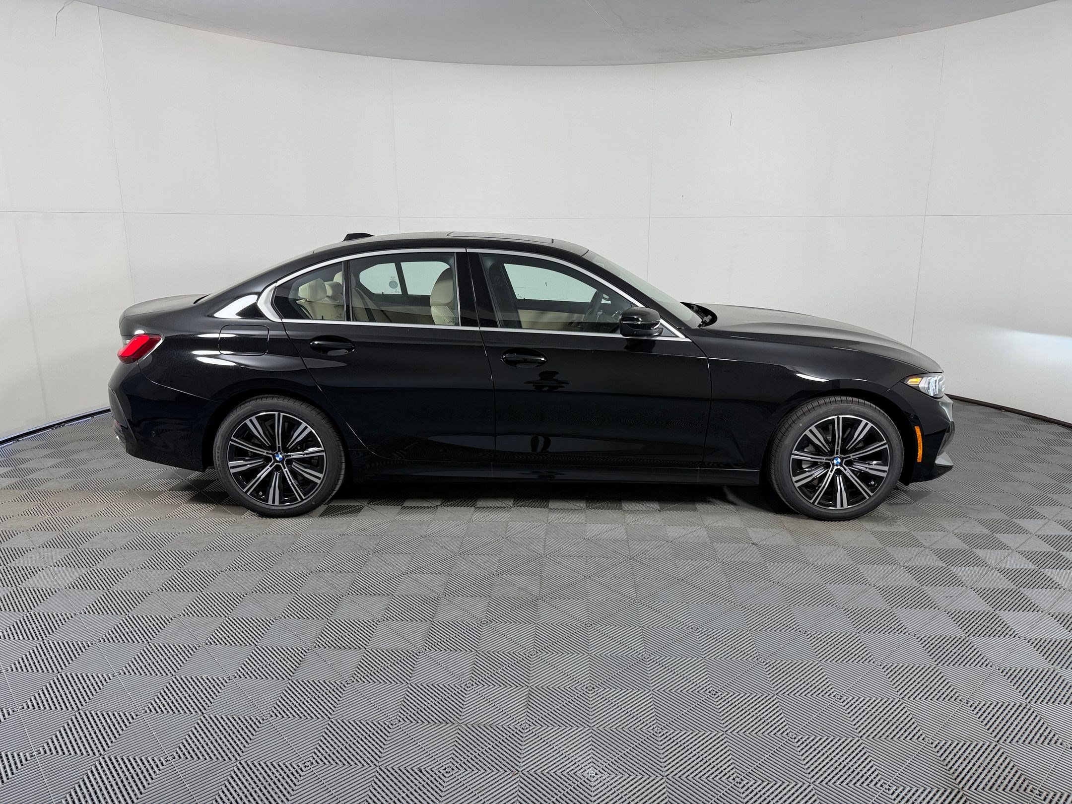 Used 2026 BMW 330i Sedan w/ Premium Package RWD image 8