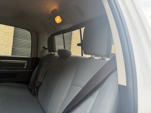 Used 2019 RAM 1500 Classic SLT AWD/4WD image 32