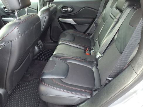 Used 2017 Jeep Cherokee Trailhawk w/ Cold Weather Group image 14