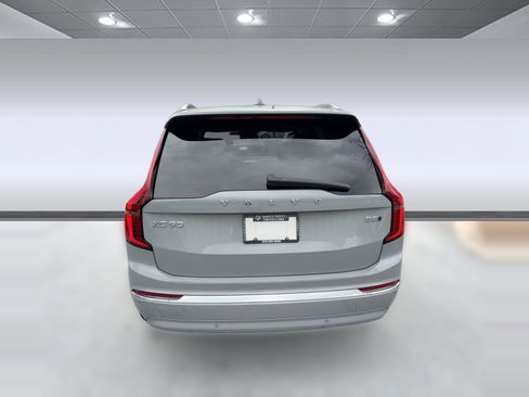 Certified 2025 Volvo XC90 B5 Plus image 9