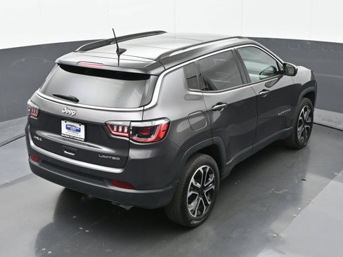 Used 2022 Jeep Compass Limited w/ Sun and Sound Group AWD/4WD image 32