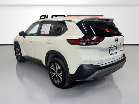 Used 2021 Nissan Rogue SV image 5