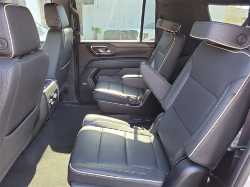 Certified 2023 GMC Yukon XL SLT image 42