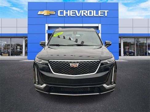 Used 2025 Cadillac XT6 Premium Luxury image 2