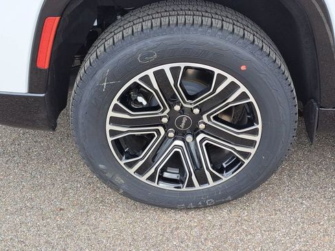 New 2026 Jeep Grand Wagoneer L image 6